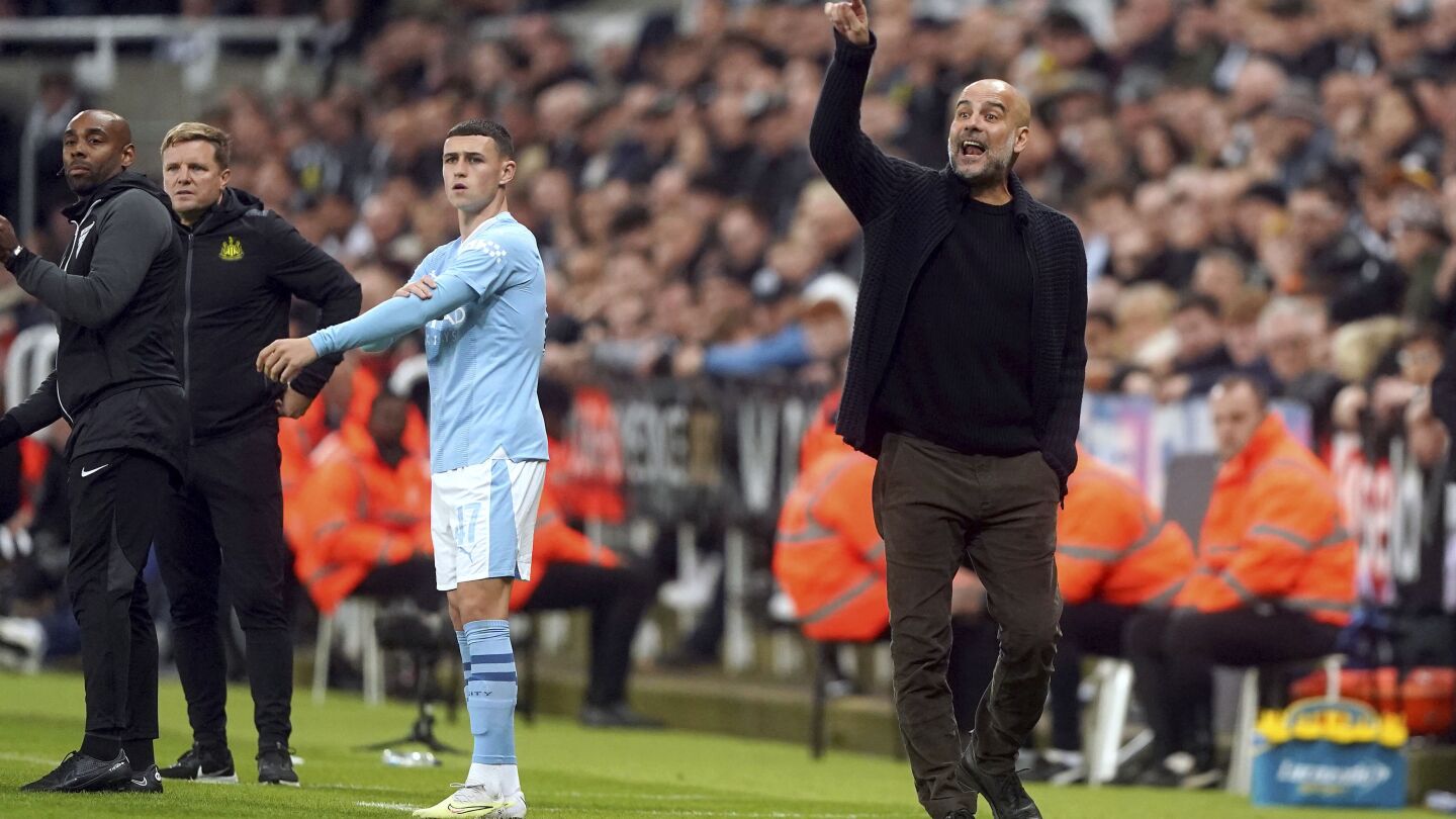 Man City éliminé de la Coupe de la Ligue après une défaite 1-0 à Newcastle.  Liverpool, Arsenal et Chelsea avancent