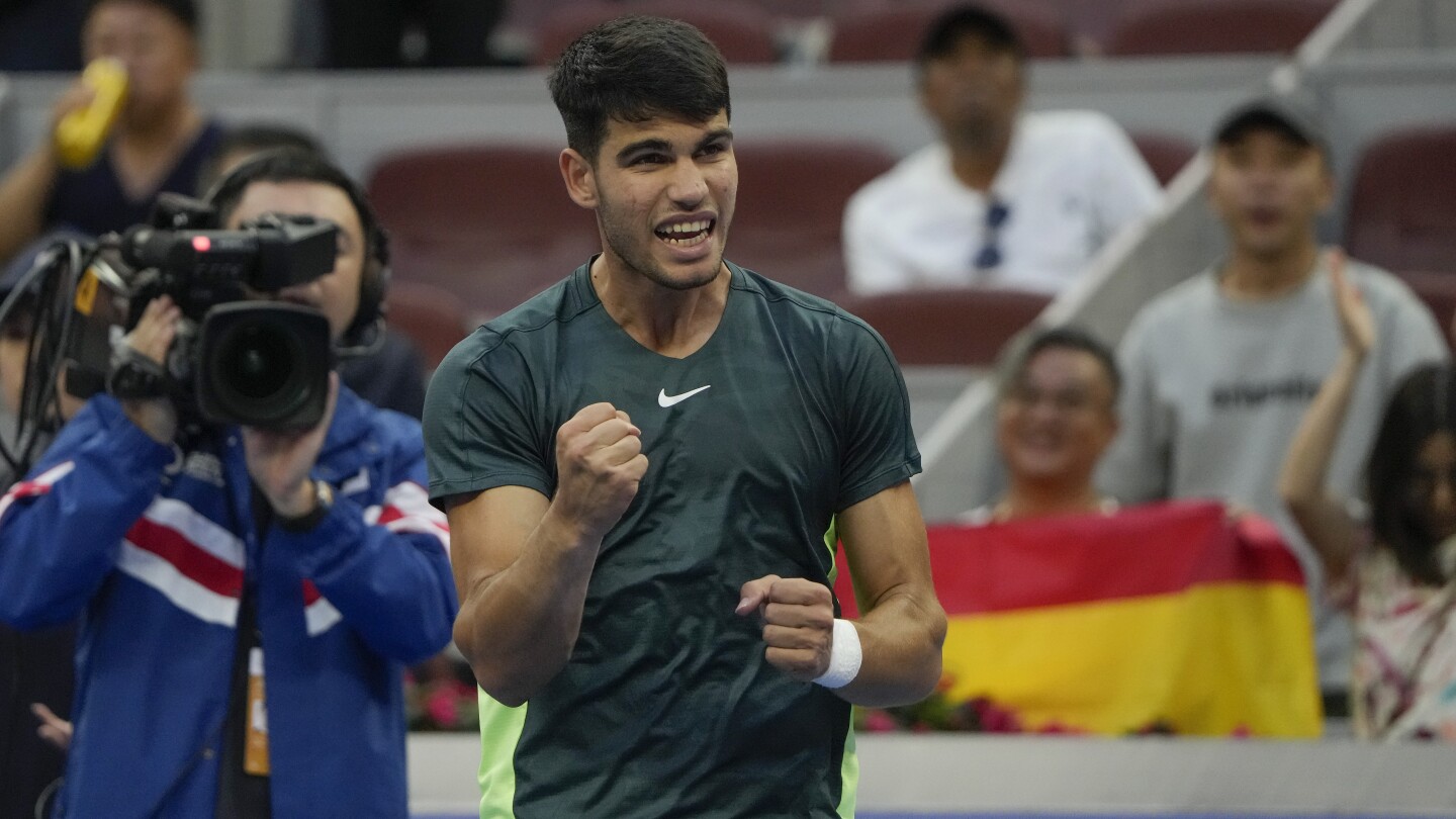 Alcaraz accède aux quarts de finale de l'Open de Chine.  Sabalenka s'impose dès ses débuts en tant que première femme