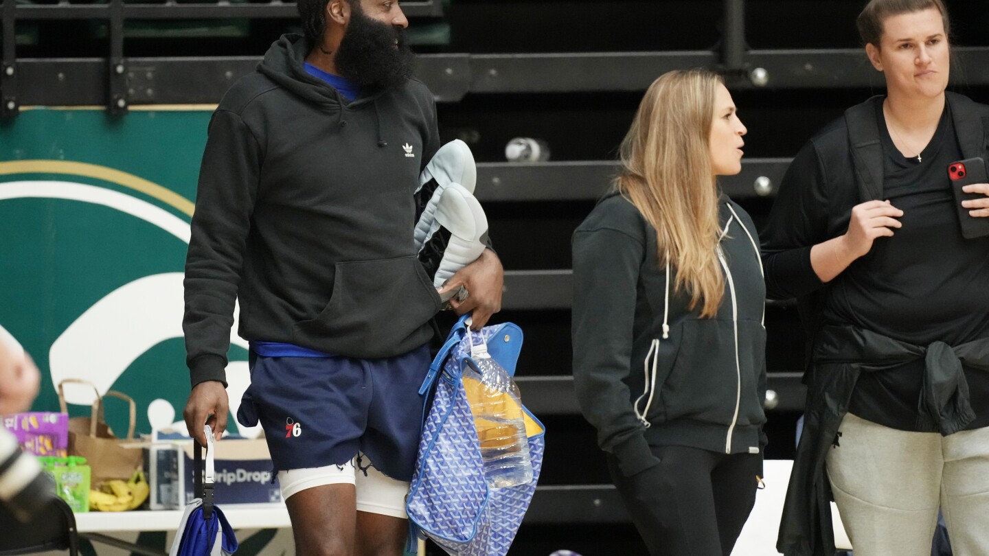 Harden saute l'entraînement des 76ers pour la deuxième journée.  L'infirmière dit qu'il est "peu probable" qu'il joue lors de la finale de la pré-saison