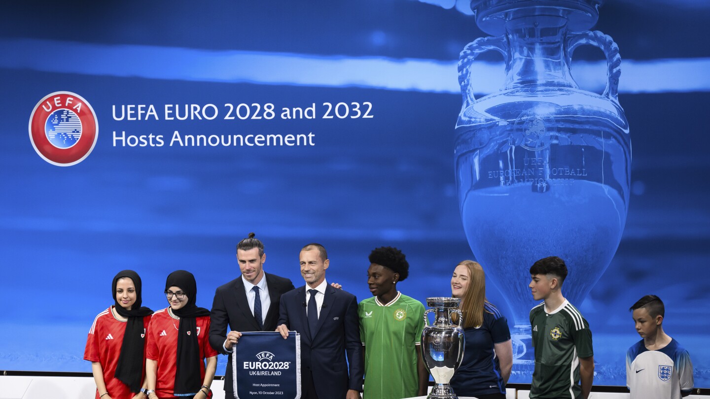 La Grande-Bretagne et l'Irlande accueilleront le Championnat d'Europe de football 2028.  L'Italie-Turquie organisera l'Euro 2032