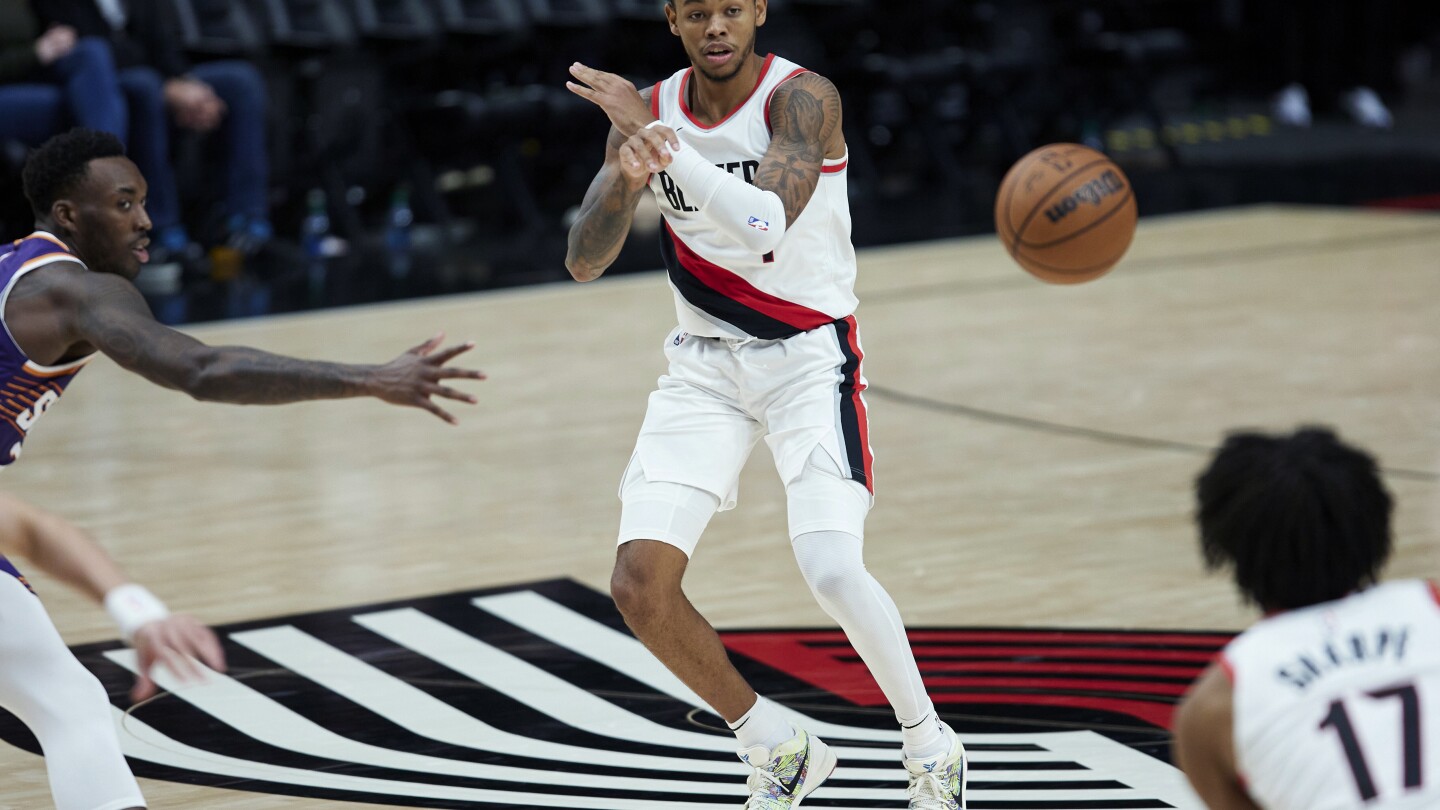La garde des Trail Blazers Anfernee Simons manquera 4 à 6 semaines en raison d'une blessure au pouce droit