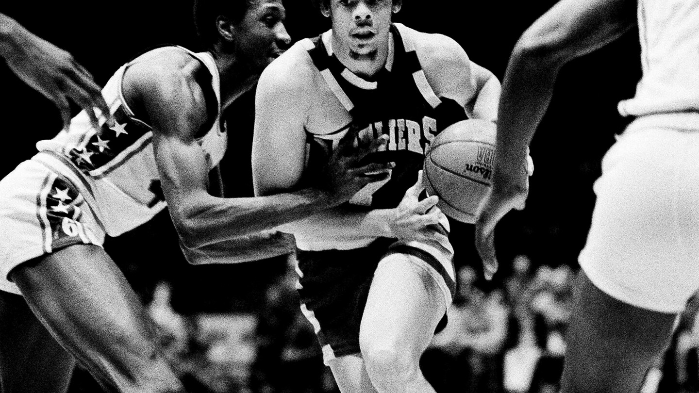 L'attaquant des Cleveland Cavaliers Bobby "Bingo" Smith, membre de l'équipe "Miracle of Richfield", est décédé à 77 ans