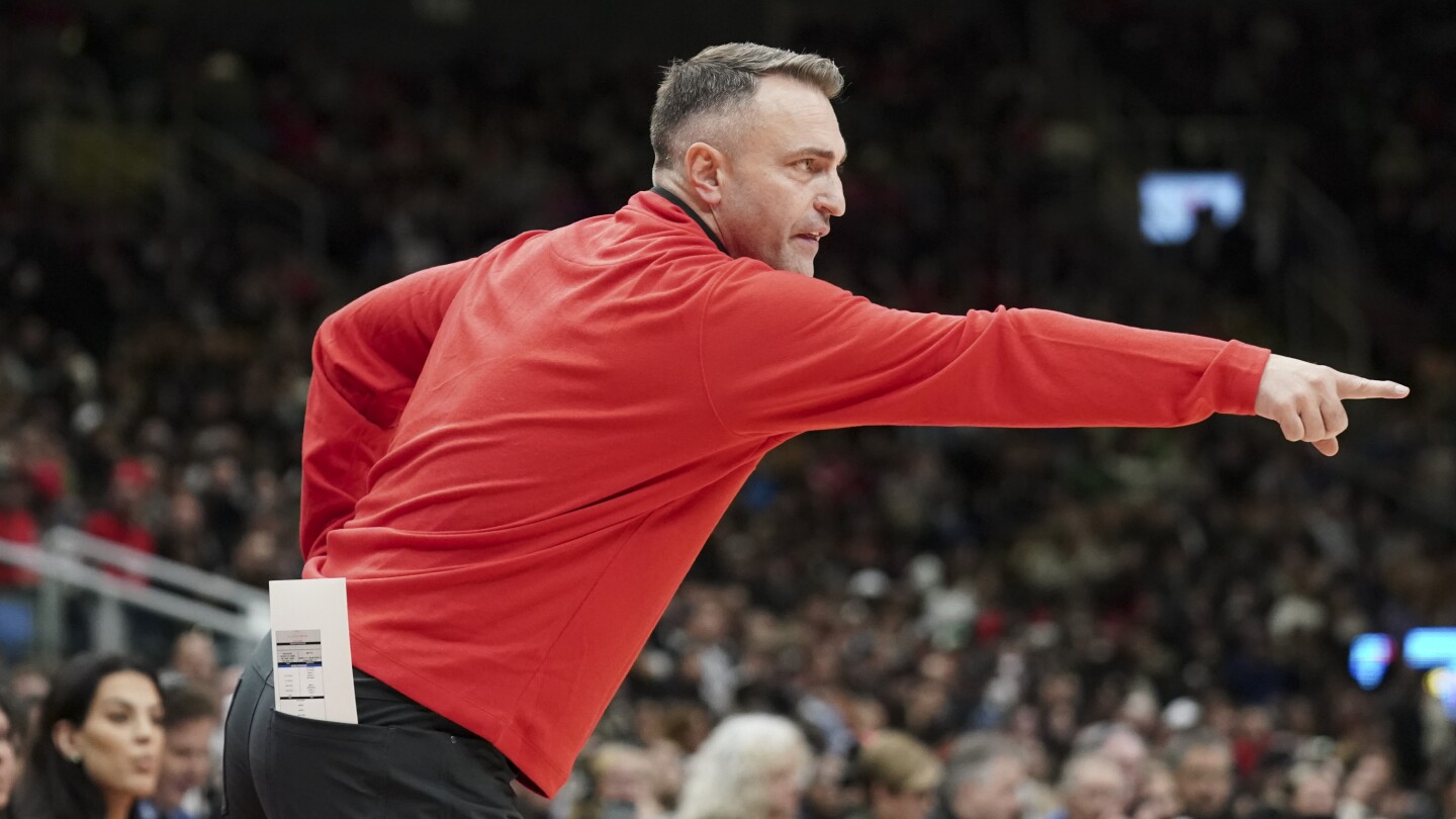 Les Raptors promettent plus d'activité et de travail d'équipe en attaque sous la direction du nouvel entraîneur Darko Rajakovic