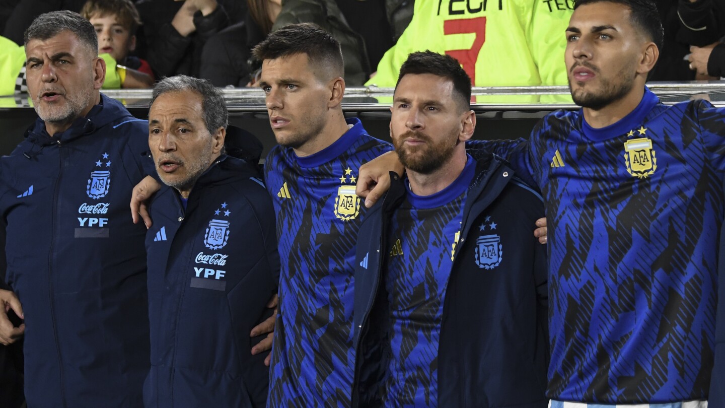 Lionel Messi est sur le banc pour le match de qualification de l'Argentine contre le Paraguay.