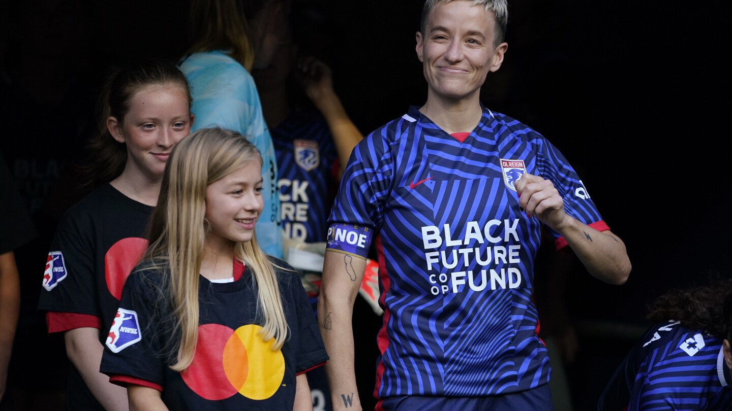 Rapinoe honoré par l'équipe du club OL Reign devant une foule record de la NWSL