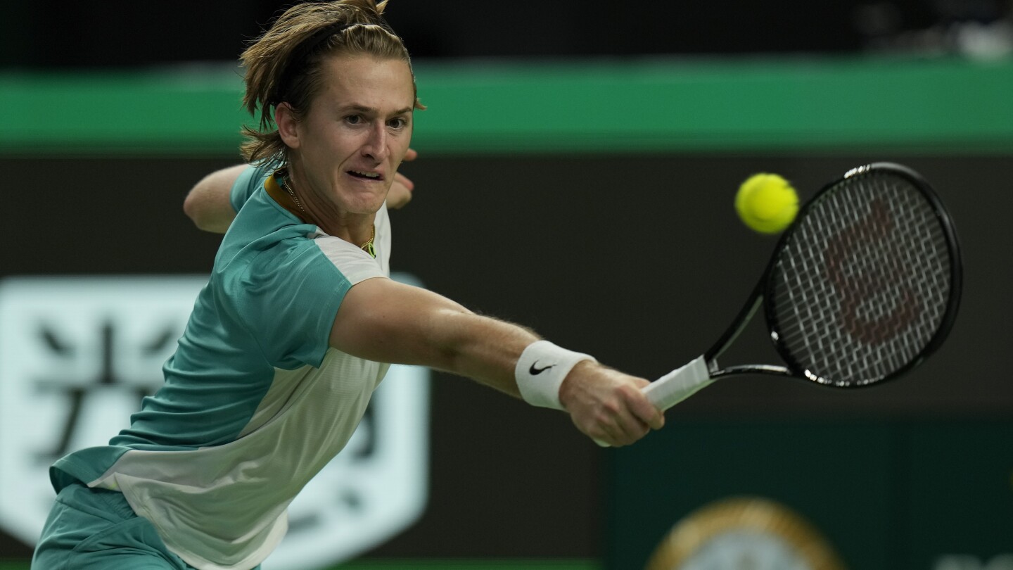 Sebastian Korda se mobilise pour battre Ben Shelton en trois sets au Shanghai Masters