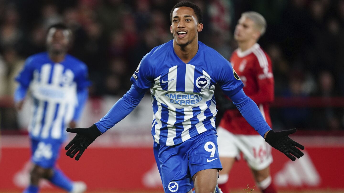 Brighton, composé de 10 joueurs, met fin à une série sans victoire en Premier League avec une victoire 3-2 à Nottingham Forest