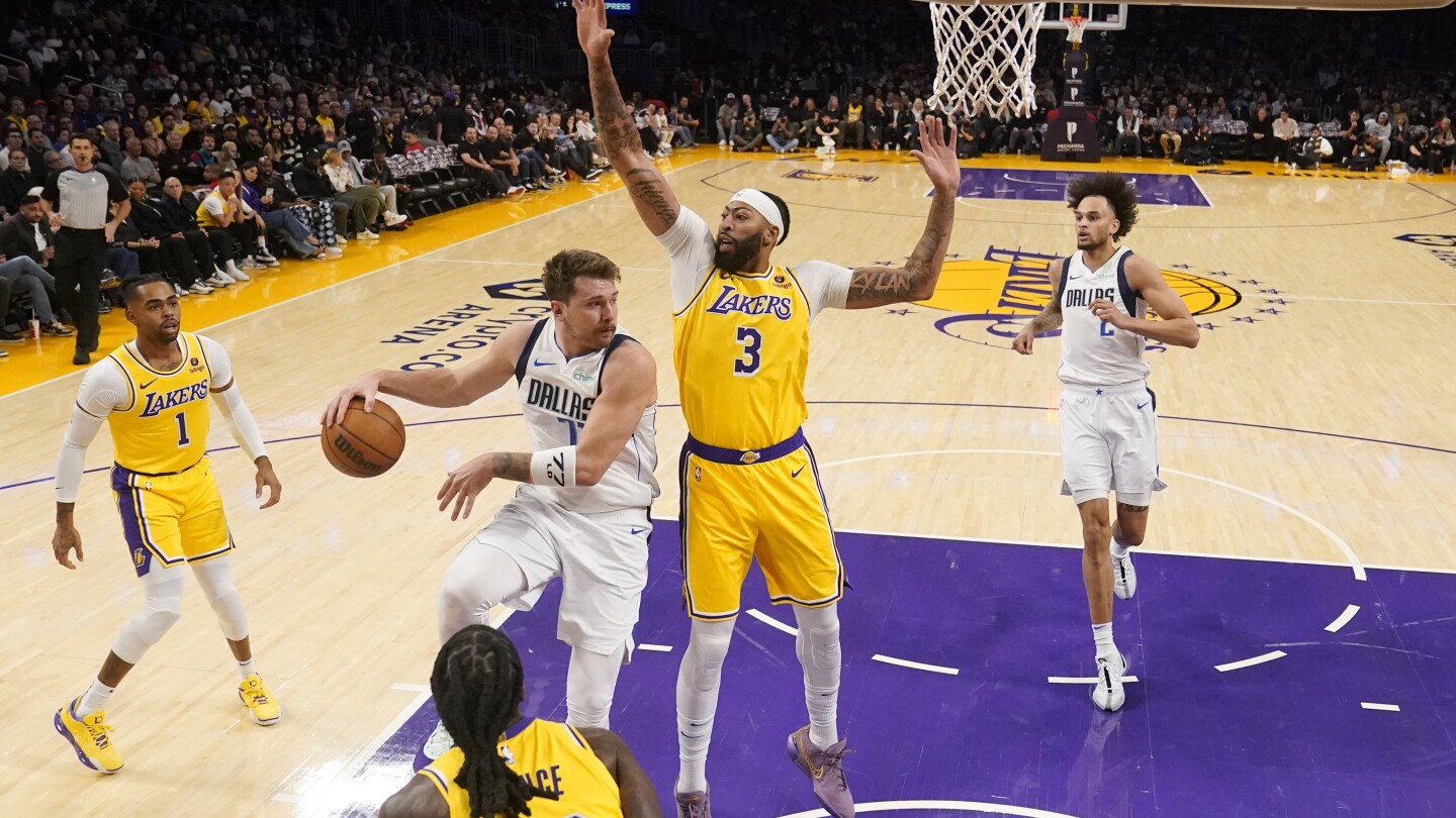 Dallas prend une avance de 20 points au 4e, mais le 3 points de Kyrie pousse les Mavs devant les Lakers 104-101