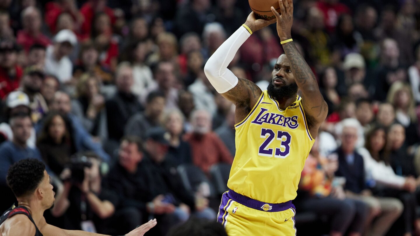 James en a 35 et les Lakers restent au sommet du groupe du tournoi en saison avec une victoire de 107-95 à Portland