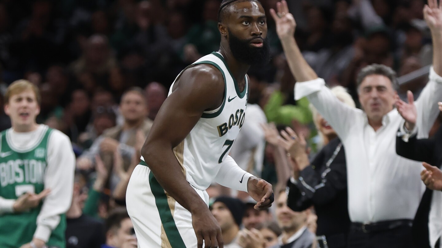 Jaylen Brown marque 28 points, les Celtics ont réussi 19 3 et ont battu les Nets 121-107 lors d'un tournoi NBA
