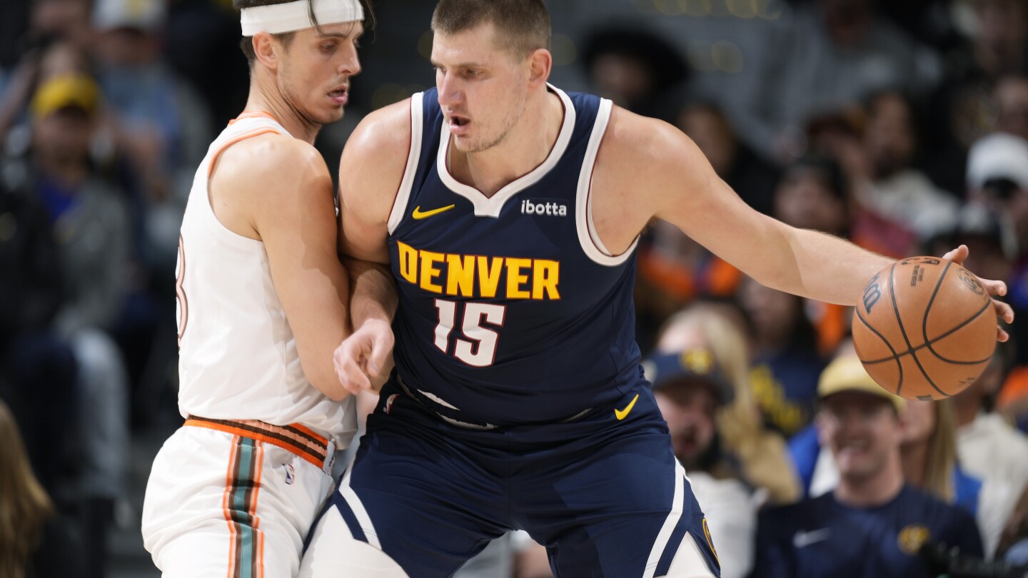 Jokic a presque triple-double, mène les Nuggets contre les Spurs, 132-120