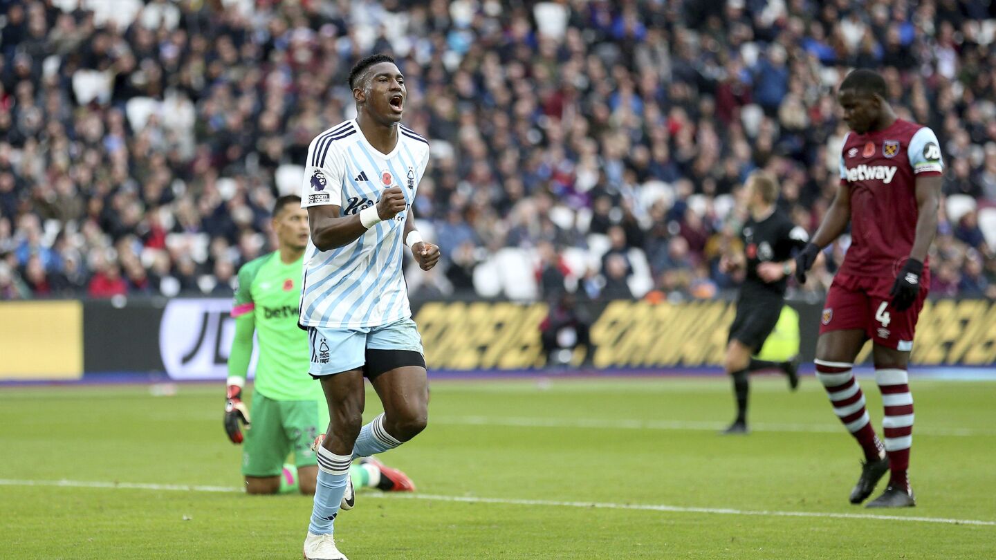 L'attaquant de Nottingham Forest, Taiwo Awoniyi, absent pendant des mois après avoir subi une opération à l'aine