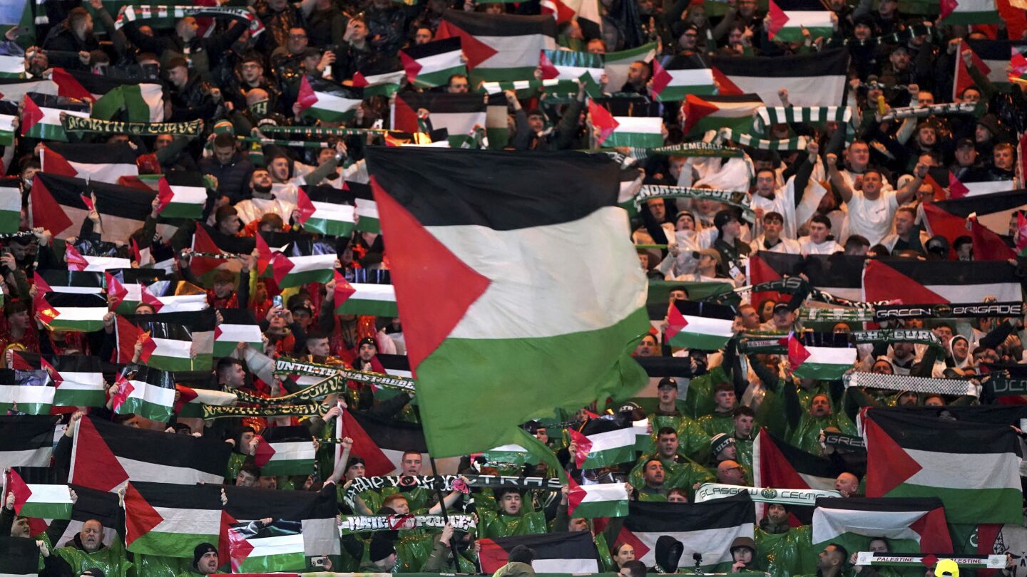 Le drapeau palestinien déployé par les supporters du club écossais du Celtic lors d'un match de Ligue des Champions entraîne une amende de l'UEFA