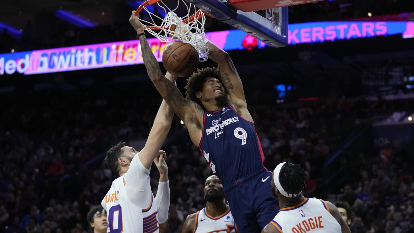 Le gardien des 76ers Kelly Oubre Jr. heurté par un véhicule à Philadelphie et ratera un moment « important »