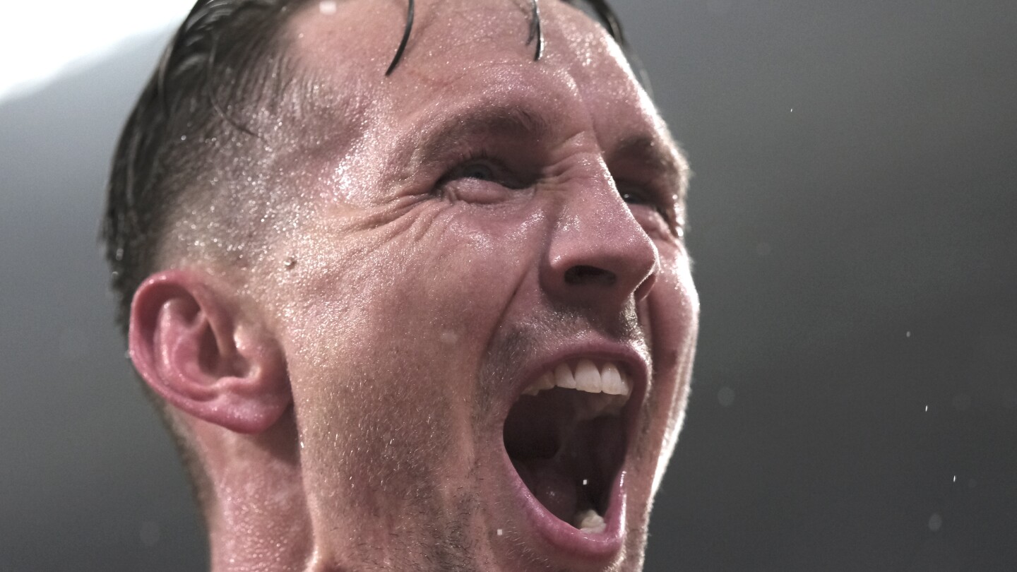 Le premier but de De Jong aide le PSV Eindhoven à battre Lens 1-0 en Ligue des Champions