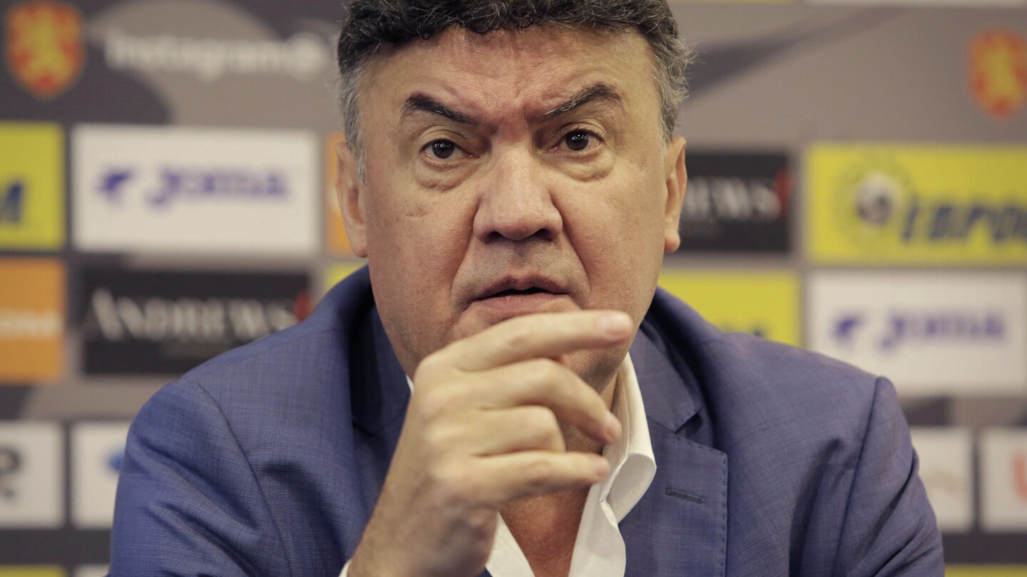 Le président controversé de la fédération bulgare de football démissionne à la suite de manifestations massives