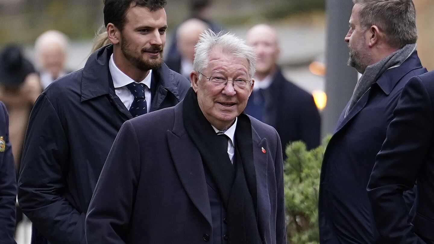 Le prince William et Alex Ferguson assistent aux funérailles du grand Bobby Charlton de Man United à Manchester