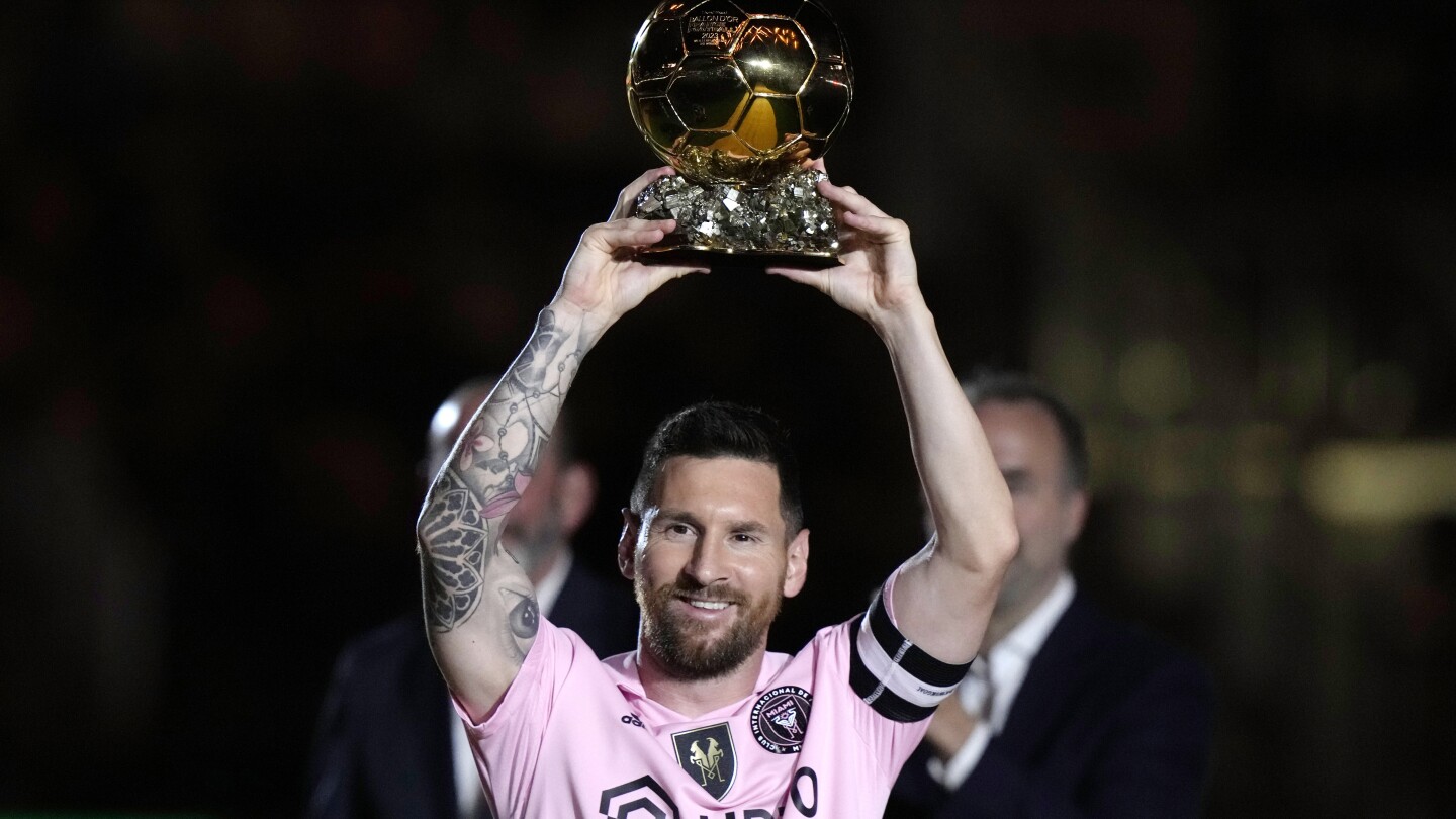 Le trophée Ballon d'Or de Lionel Messi célébré par l'Inter Miami