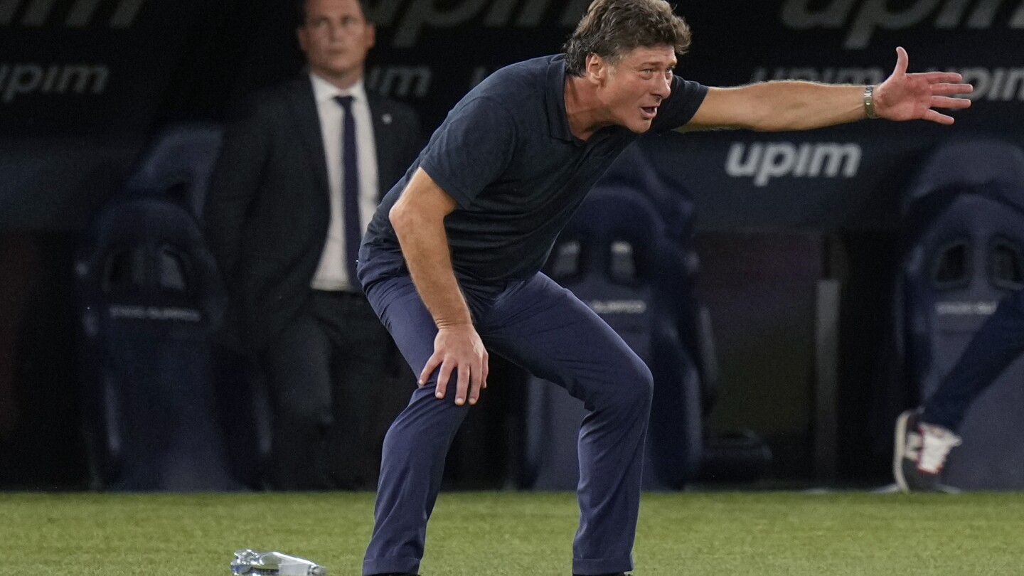 L'entraîneur de retour de Naples, Walter Mazzarri, s'attribue une partie du mérite du titre de Serie A de la saison dernière