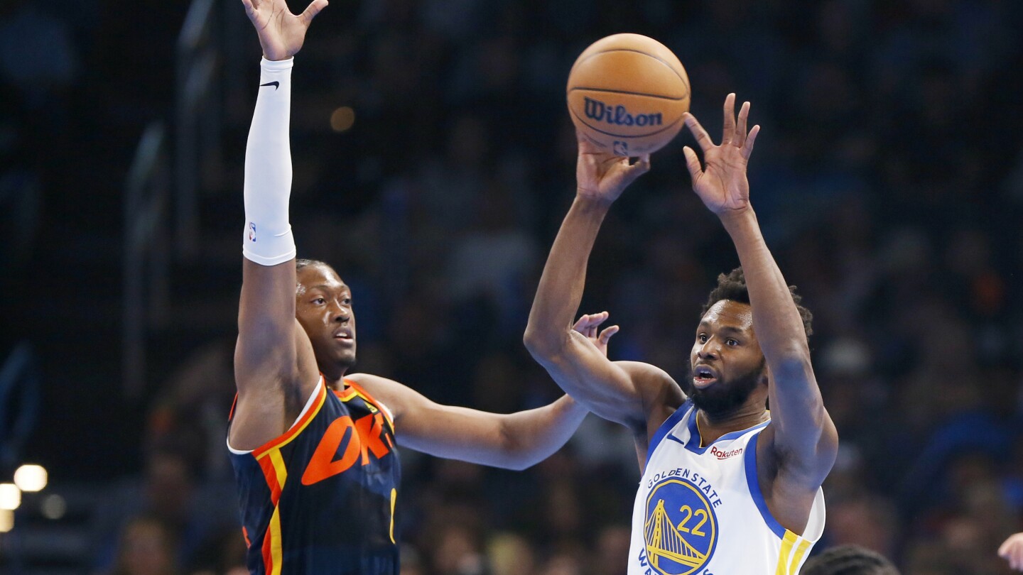 Les 30 points de Stephen Curry et son lay-up de dernière seconde donnent aux Warriors une victoire 141-139 contre Thunder