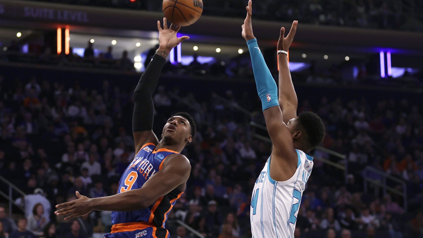Les Knicks enregistrent des sommets de la saison en termes de points et de pourcentage de tir lors de la victoire 129-107 contre les Hornets
