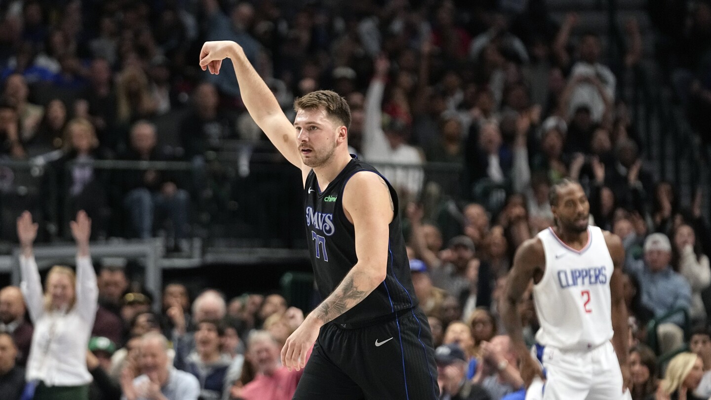 Luka Doncic marque 44 points lors de la victoire 144-126 des Mavericks contre les Clippers