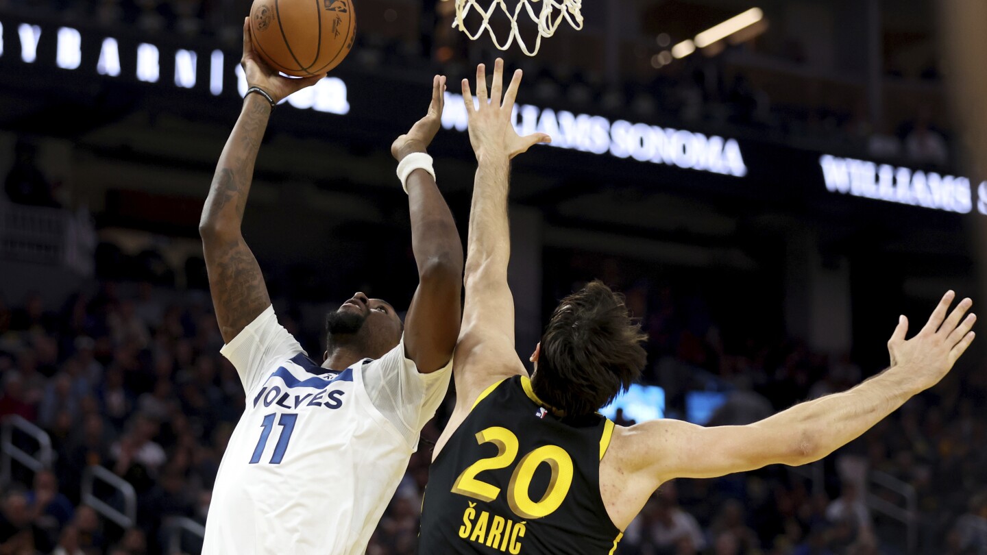 Towns marque 33 points et envoie les Timberwolves devant les Warriors après des expulsions précoces lors d'un match de tournoi