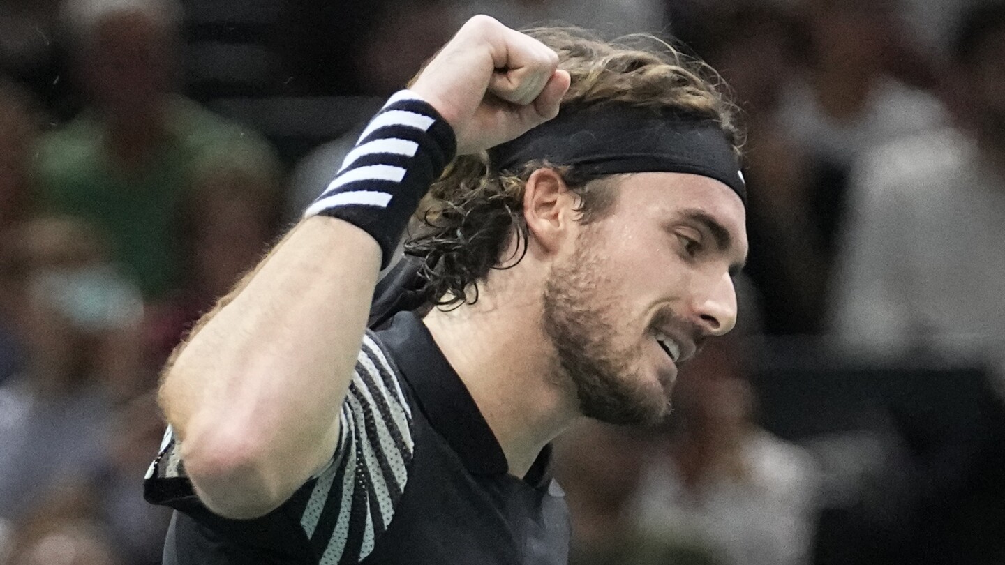 Tsitsipas se qualifie pour les finales ATP.  Sinner se retire du Masters de Paris avec fatigue