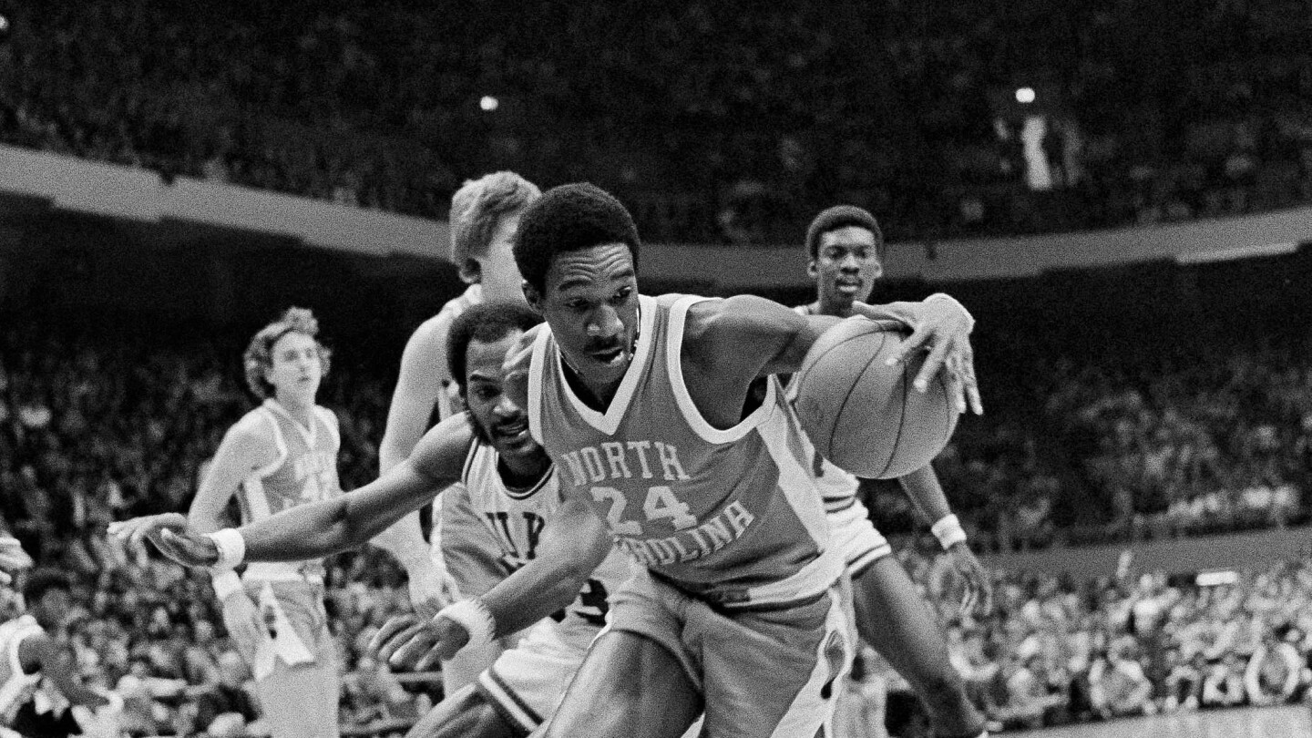 Walter Davis, quintuple NBA All-Star et Caroline du Nord, décède à 69 ans