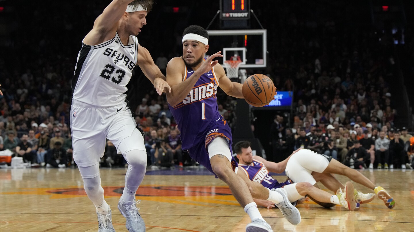 Wembanyama marque 38 points et brille au 4e quart-temps, alors que les Spurs résistent aux Suns 132-121