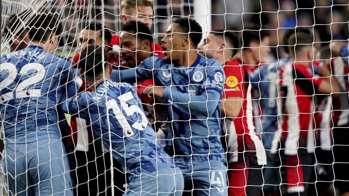 Aston Villa demande une enquête après qu'Ollie Watkins a déclaré avoir été maltraité par un fan de Brentford