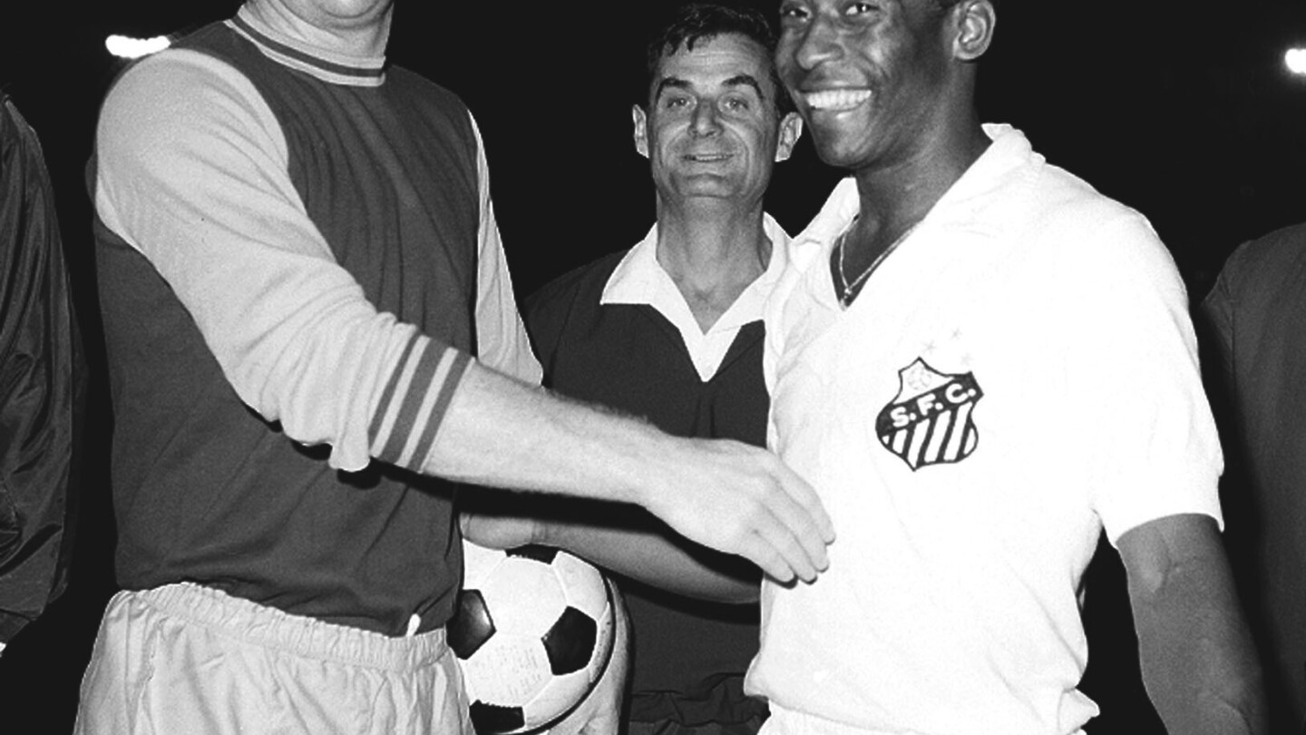 Aucun joueur de Santos ne portera le numéro 10 de Pelé jusqu'à ce que le club revienne en Serie A, déclare le nouveau président du club