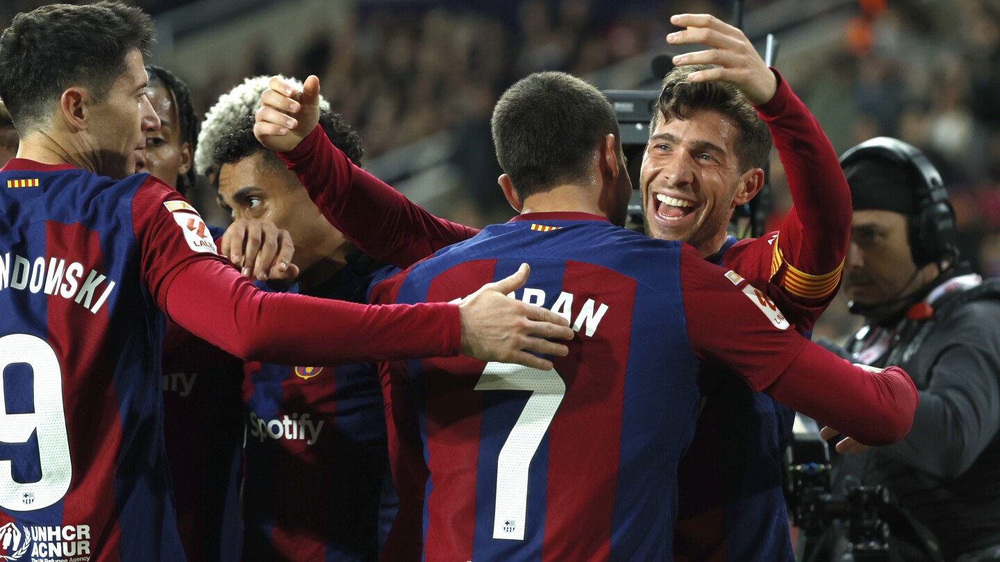 Barcelone a besoin d'un but tardif pour battre Almeria, dernière place, 3-2 dans le championnat espagnol et mettre fin à une séquence sans victoire