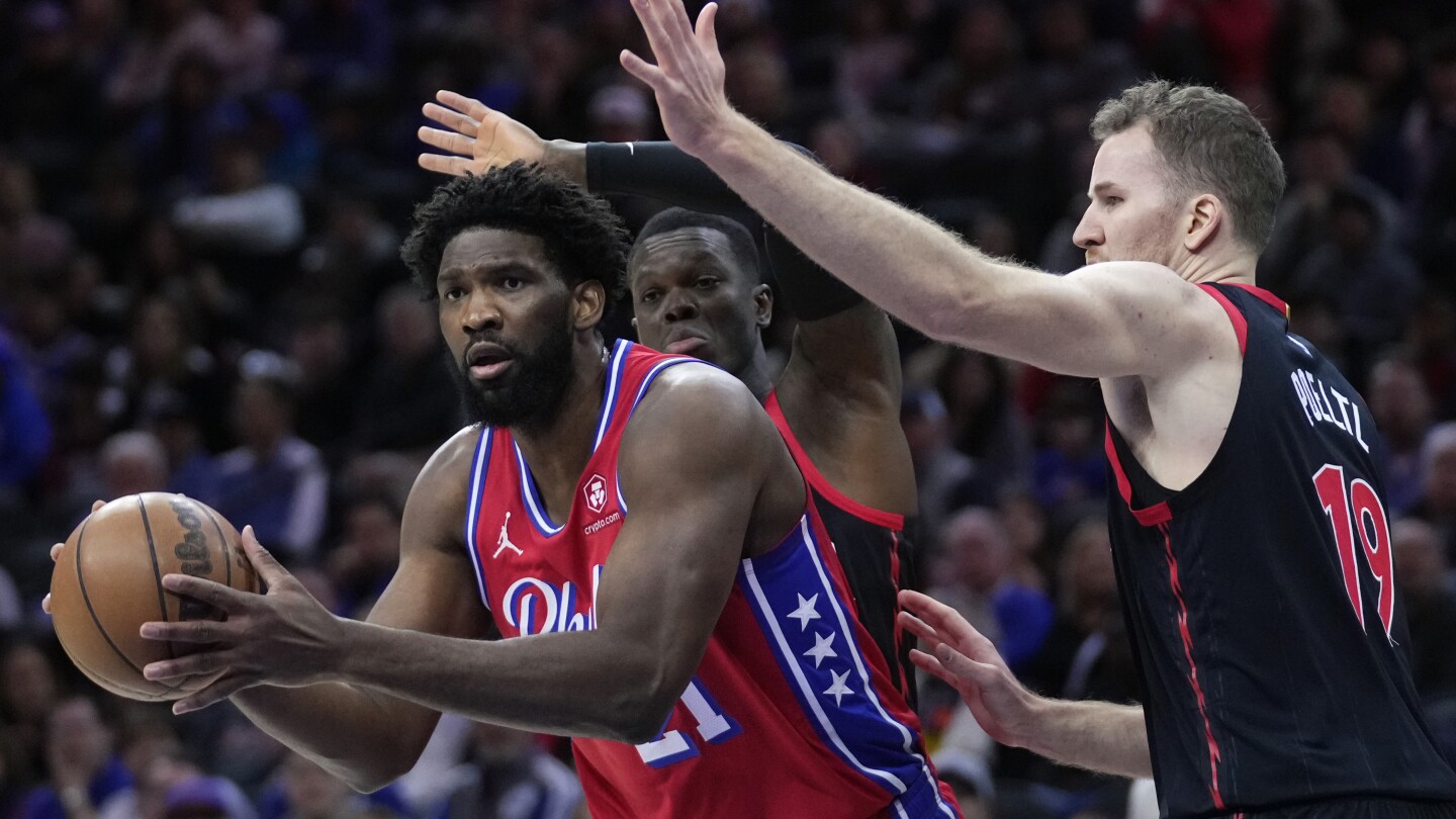 Embiid joue malgré une blessure à la cheville pour prolonger la séquence de 30-10 à 13, les 76ers ont battu les Raptors 121-111