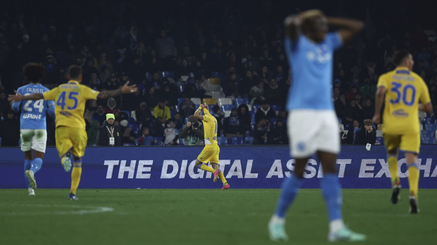 Frosinone étourdit Naples 4-0 et atteint pour la première fois les quarts de Coupe d'Italie