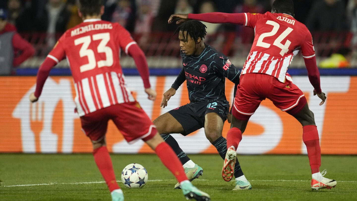 Hamilton, 20 ans, marque pour Man City en Ligue des champions lors de ses débuts en senior.  Il était ramasseur de balles il y a 6 ans