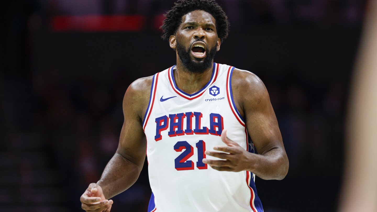 Joel Embiid marque 42 points alors que les 76ers infligent aux Hornets la pire défaite de l'histoire de la franchise, 135-82