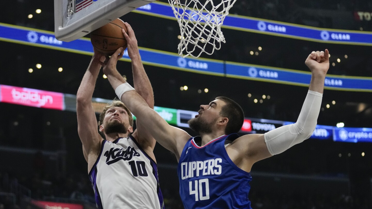 La frénésie de buts de Leonard se poursuit avec 31, les Clippers battent les Kings 119-98 pour une 5e victoire consécutive