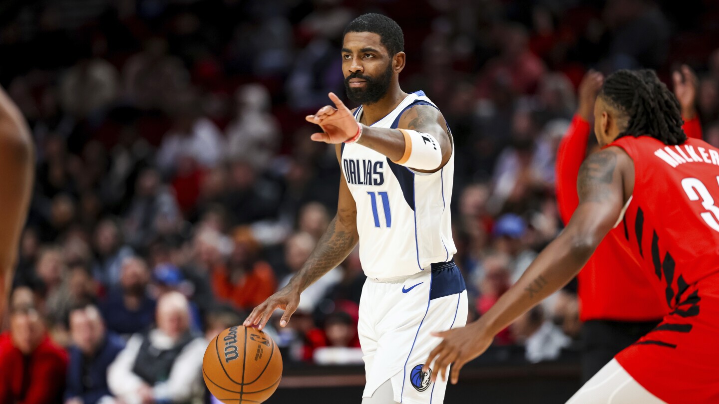 La star des Mavs, Kyrie Irving, manquera le match à Memphis en raison d'une blessure au talon droit