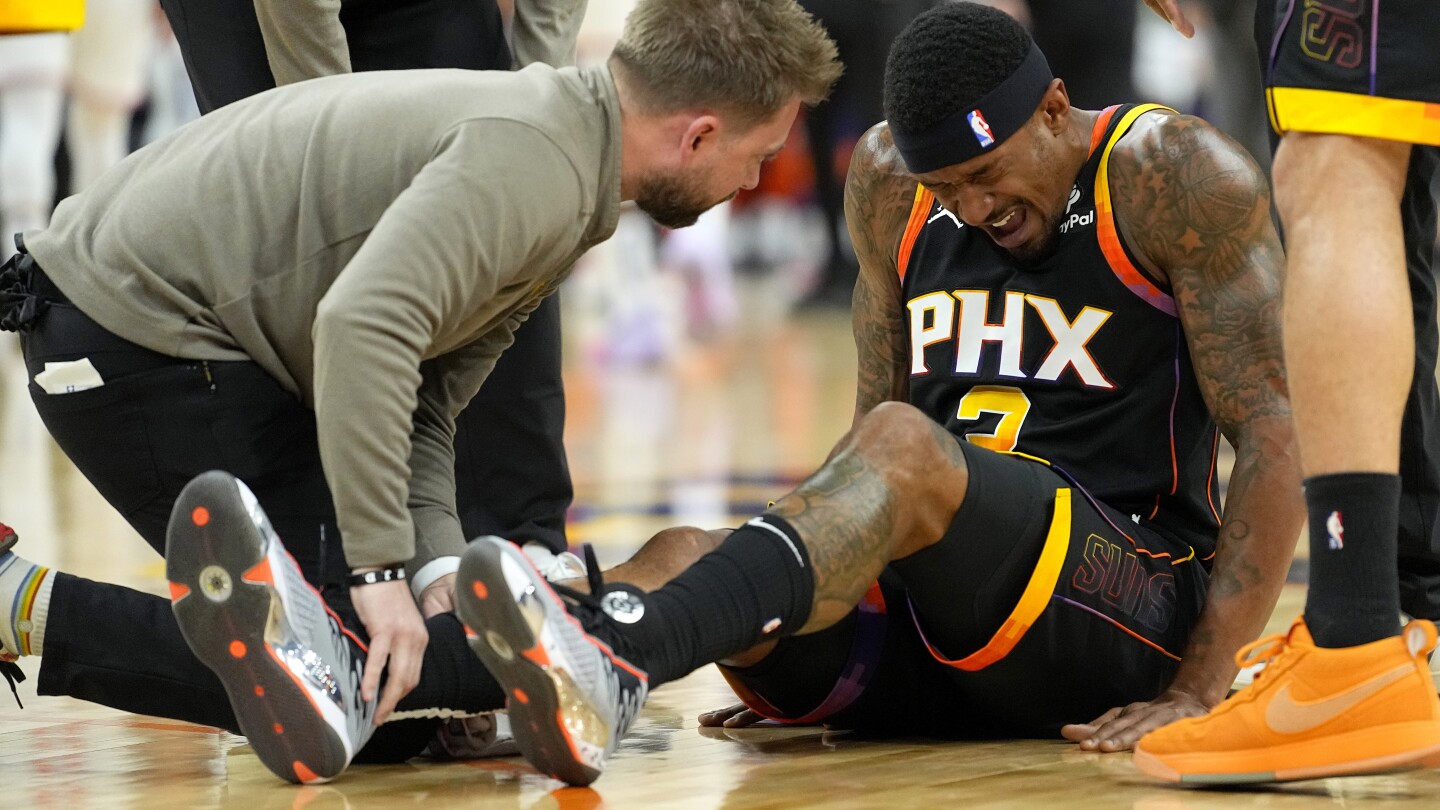 Le gardien des Suns Bradley Beal absent au moins deux semaines en raison d'une entorse à la cheville droite