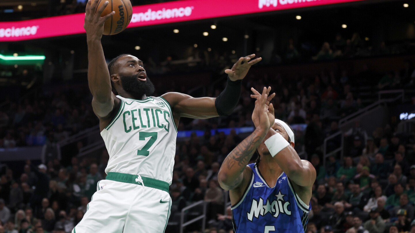 Le grand 4ème quart-temps de Jaylen Brown porte les Celtics à une victoire de 114-97 contre Magic pour un départ de 14-0 à domicile