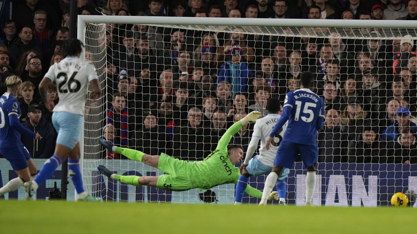 Le penalty tardif de Madueke permet à Chelsea de s'imposer 2-1 contre Crystal Palace pour une rare victoire à domicile