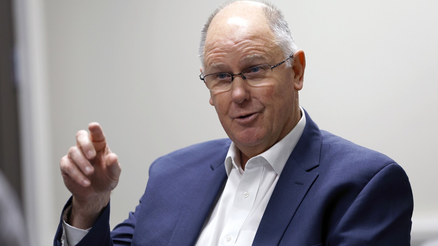 Le président de la WTA, Steve Simon, quittera ses fonctions de PDG et le président Micky Lawler partira.