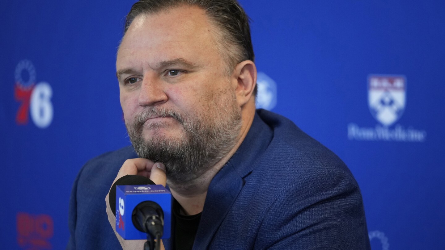 Les 76ers acceptent une prolongation de plusieurs années avec le président de l'équipe Daryl Morey