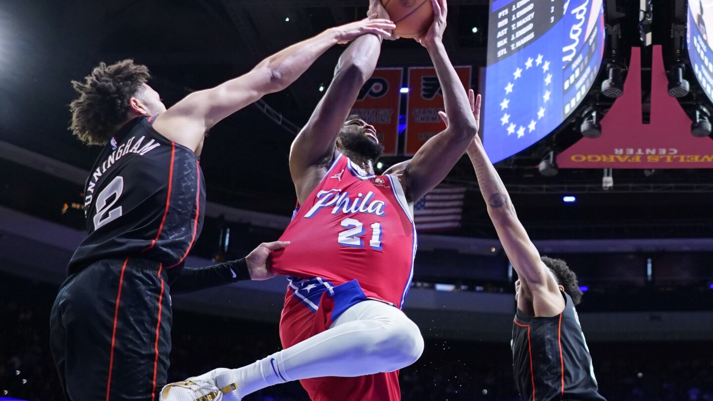 Les 76ers envoient les Pistons à une 22e défaite consécutive, un record de franchise ;  Les Spurs dominent les Lakers et mettent fin à un dérapage de 18 matchs
