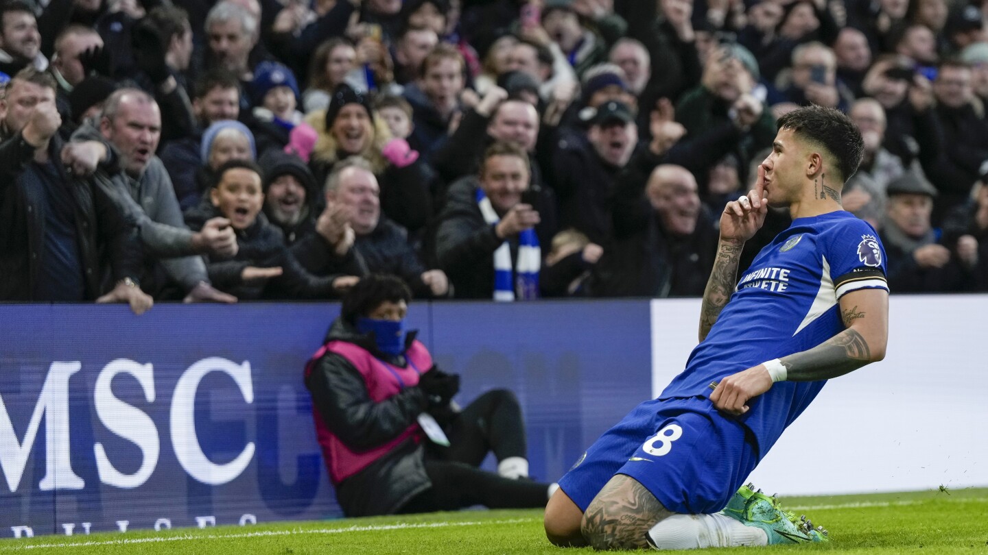 Les clubs de football d'Angleterre et d'Arabie saoudite alimentent des dépenses record de 888 millions de dollars en frais d'agent lors des transferts