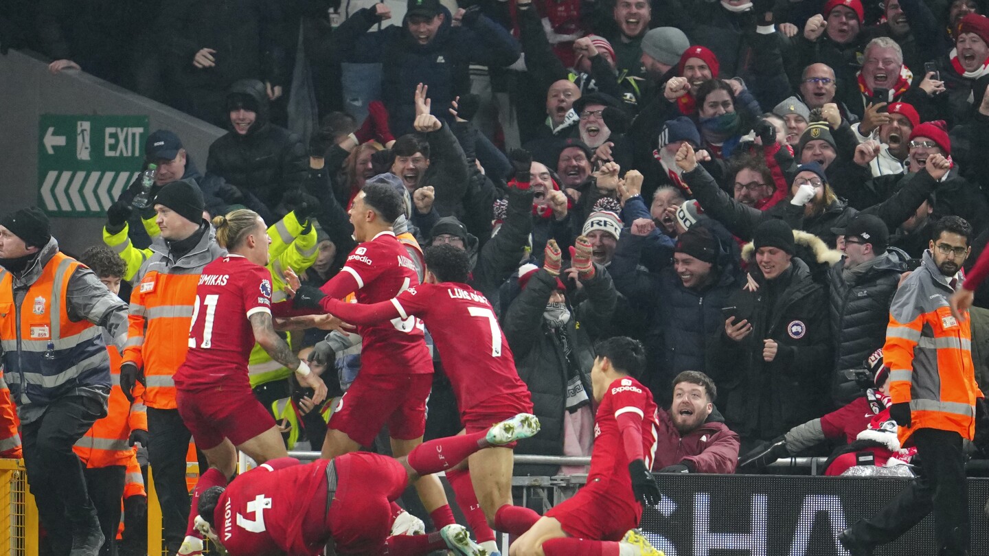 Liverpool marque deux buts en fin de match lors d'une victoire 4-3 contre Fulham