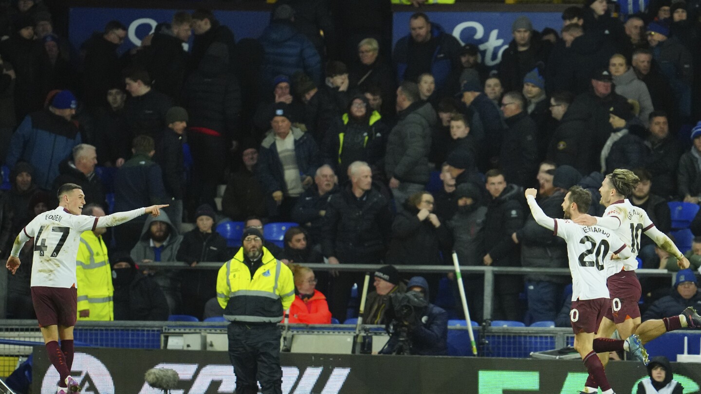 "Man City s'inspire de l'insigne de champion du monde pour se rallier à une victoire 3-1 à Everton".  Rare victoire à domicile pour Chelsea
