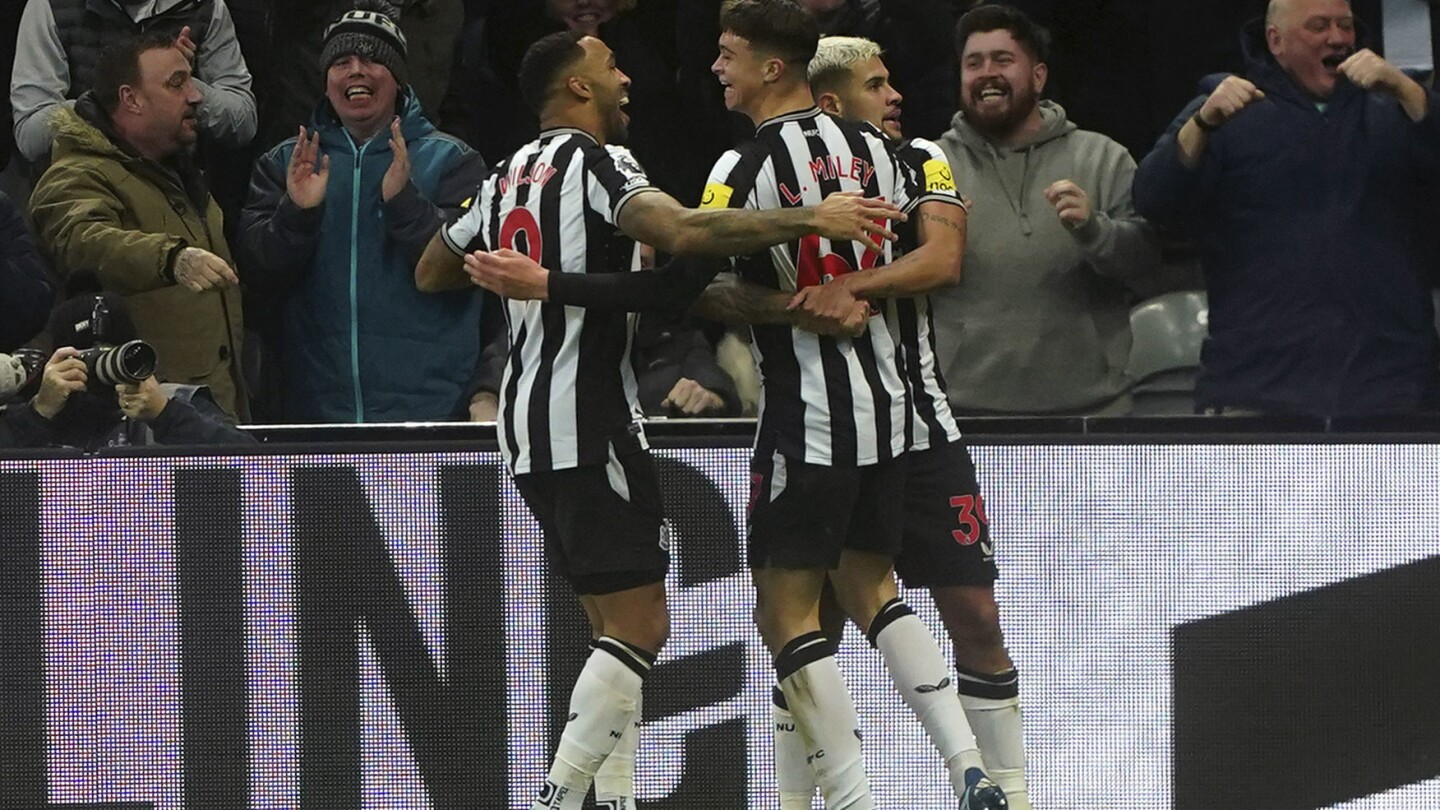 Miley, 17 ans, marque son premier but senior alors que Newcastle bat Fulham à 10 après le carton rouge de Jimenez