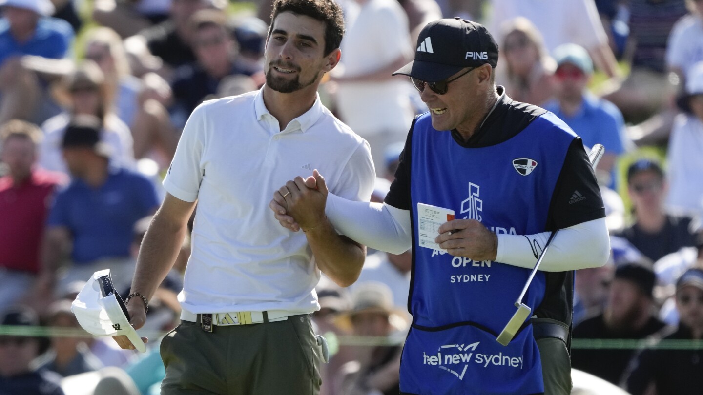 Niemann bat Hoshino en séries éliminatoires pour remporter l'Open d'Australie.  Buhai défend son titre féminin